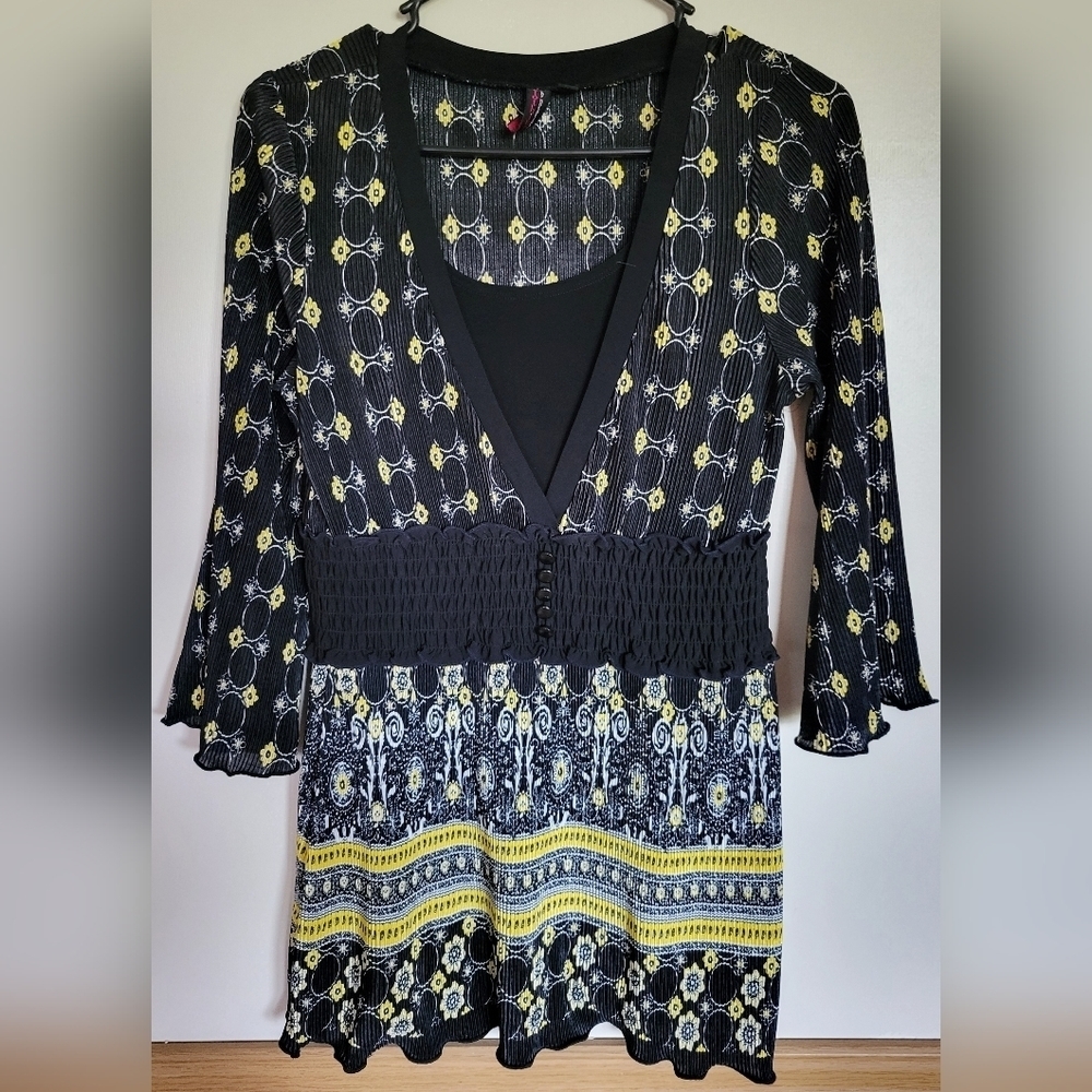 Notations Women's Ribbed Bell Sleeve Black and Yellow Rouched Top Size Small